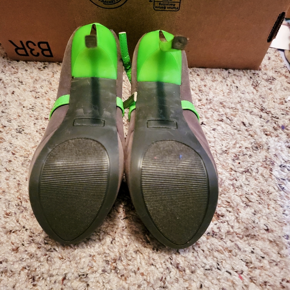 Shoes - Picture 2 of 3